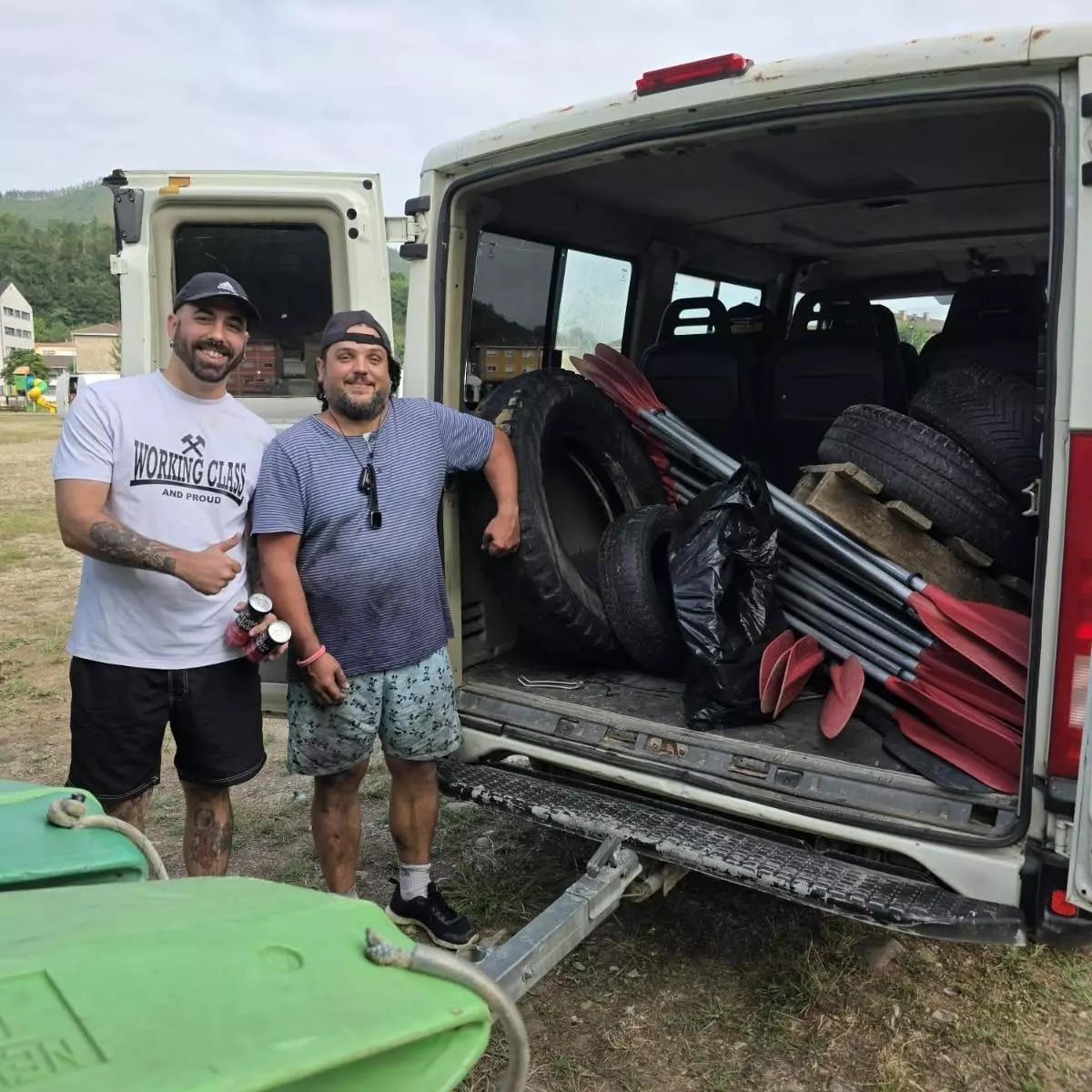 El "otro" descenso del Sella: el reto de bajar en canoa para limpiar el cauce
