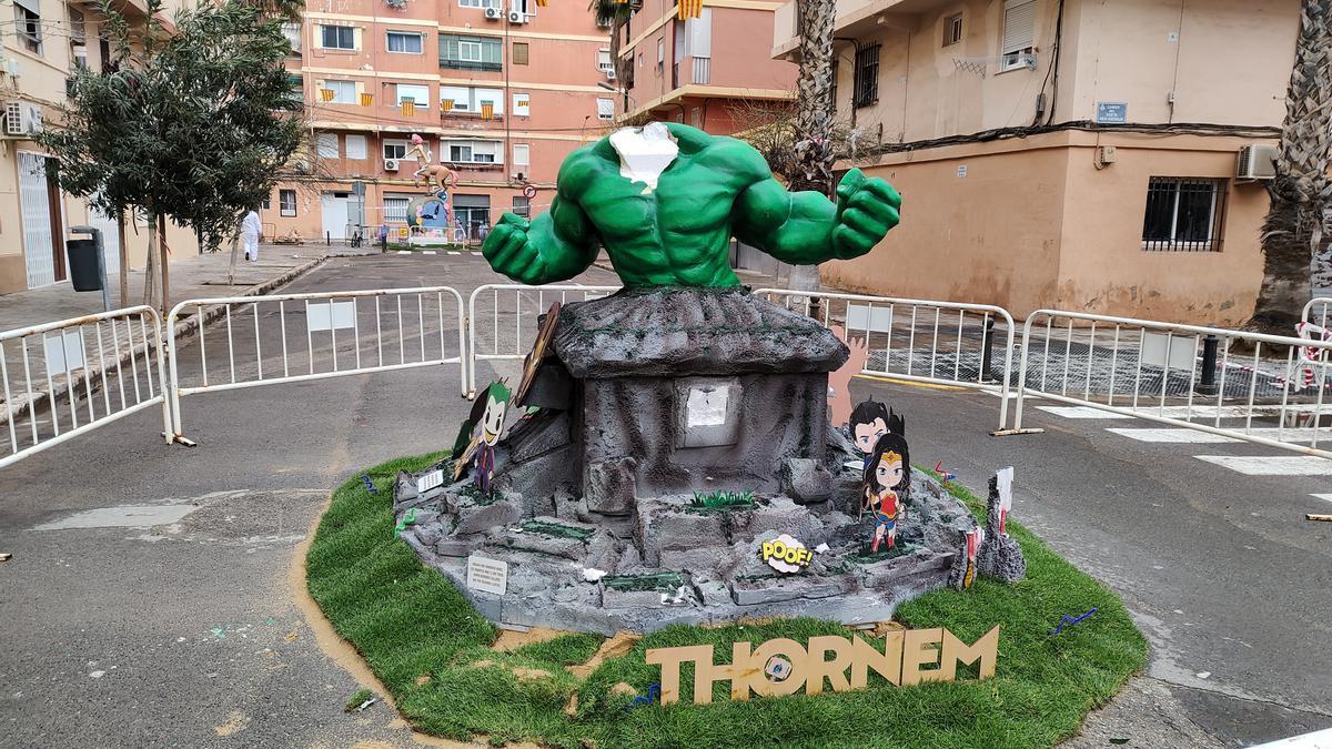 Indignación entre los falleros de la Falla de Villanueva de Castellón por los destrozos en el monumento infantil.