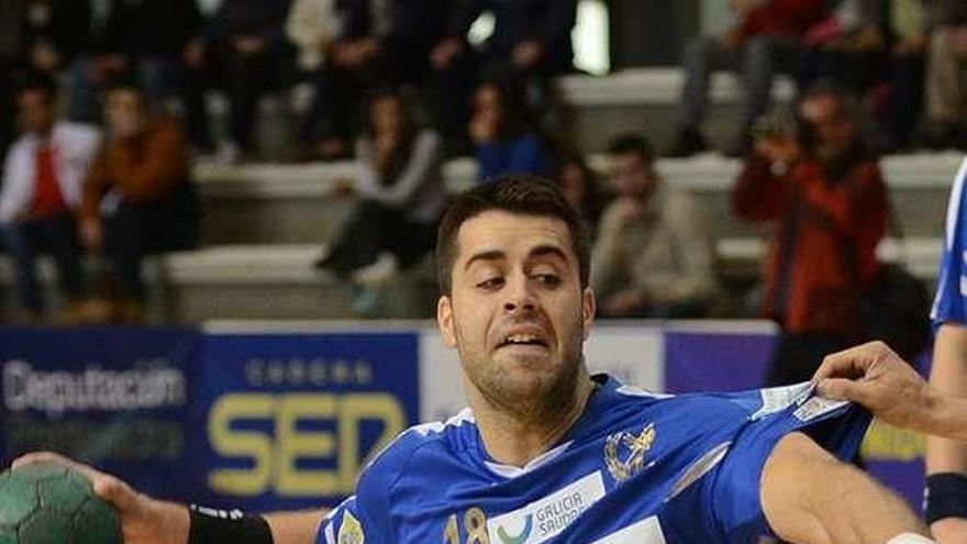 Borja Fernández durante un partido en el Municipal. // Rafa Vázquez