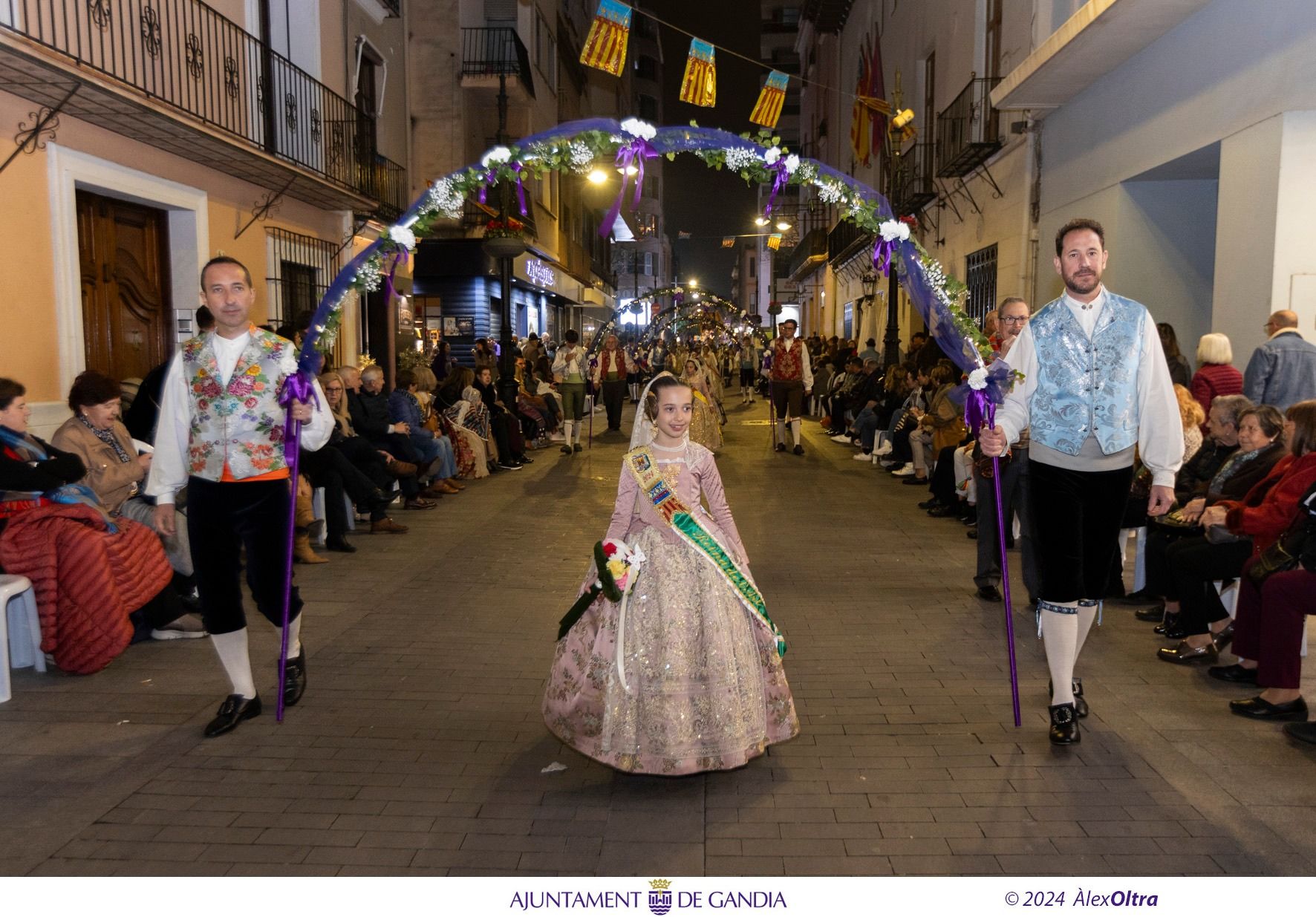 Bellas imágenes de la Ofrenda de las Fallas de Gandia