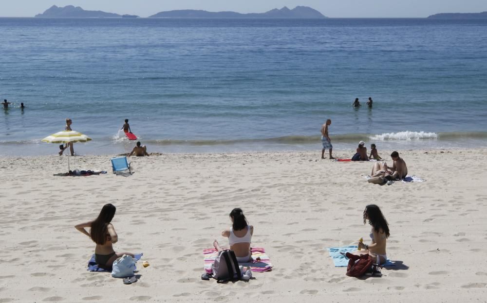 Las playas de Vigo y Panxón registraron una notable asistencia por la tarde