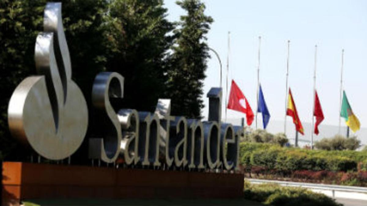 Entrada a la ciudad del Banco Santander en Boadilla del Monte