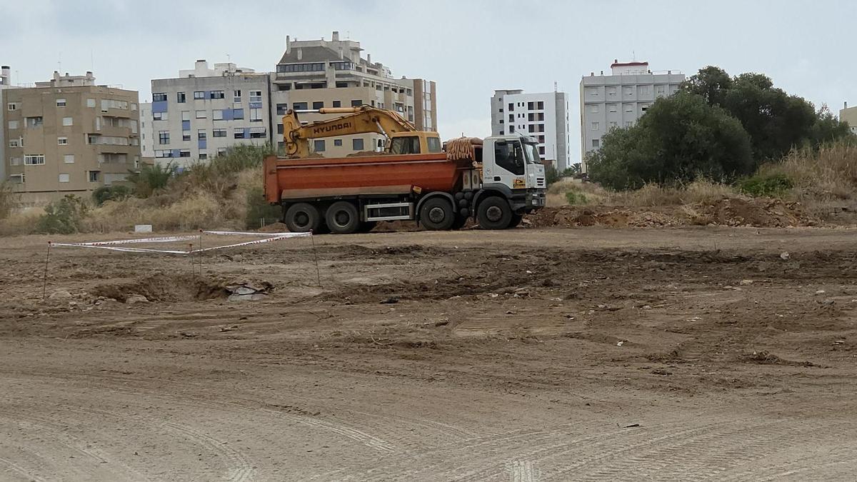Les màquines ja treballen a la zona per a construir el nou pavelló.