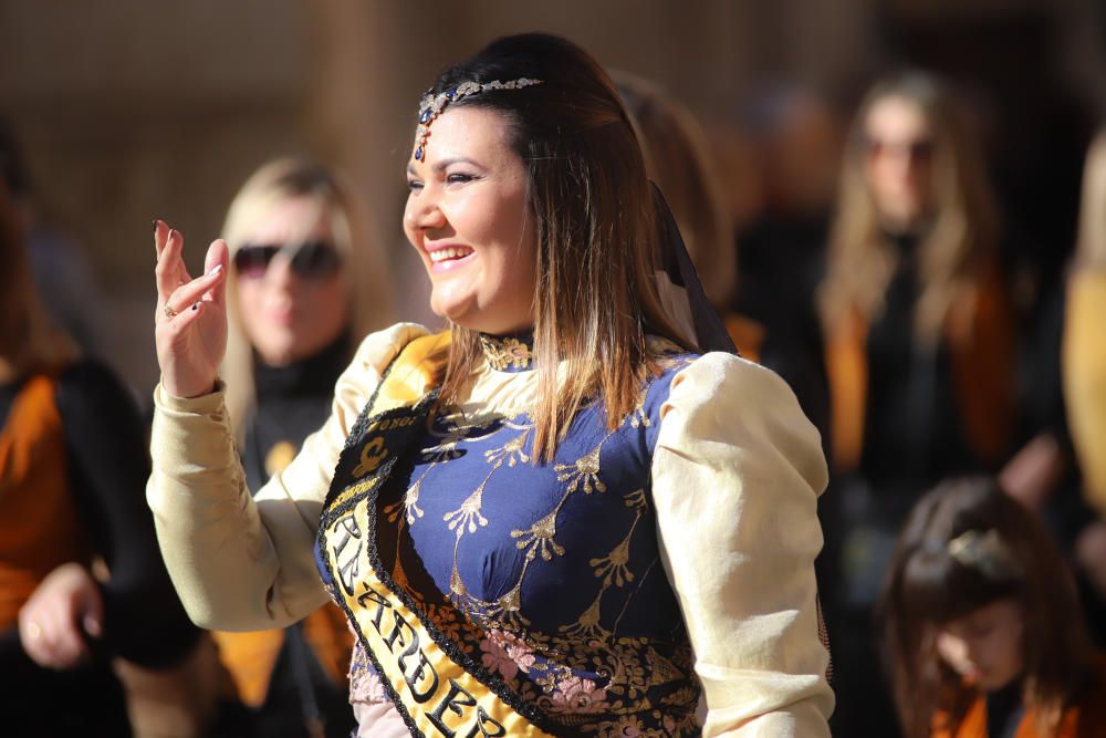 Orihuela celebra el tradicional Medio Año de la fiesta de Moros y Cristianos.