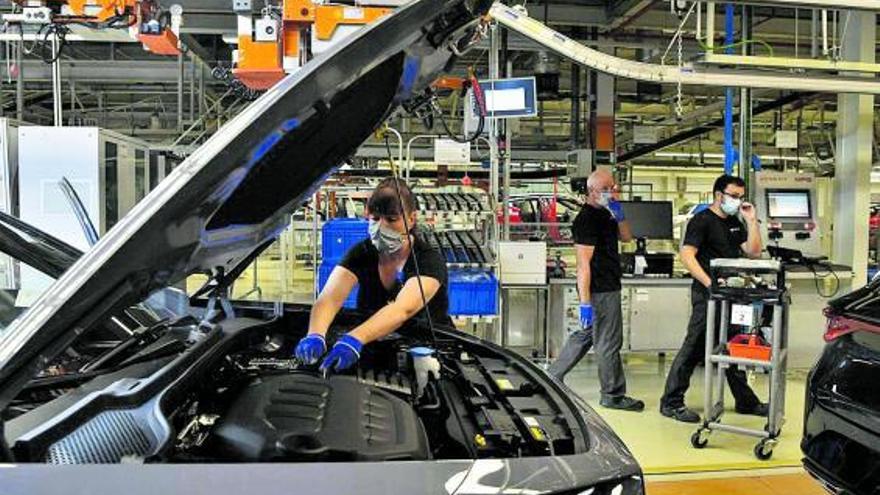 El sector de l’automòbil ha hagut d’aturar-se, mentre que el dels metalls s’ha vist desbordat per la demanda | DDG