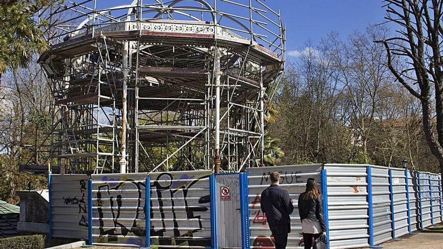 El kiosco de la música del Bombé, vallado.