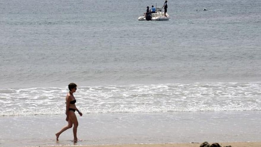 Búsqueda ayer del vecino de Arrecife en aguas de Matagorda. | adriel perdomo