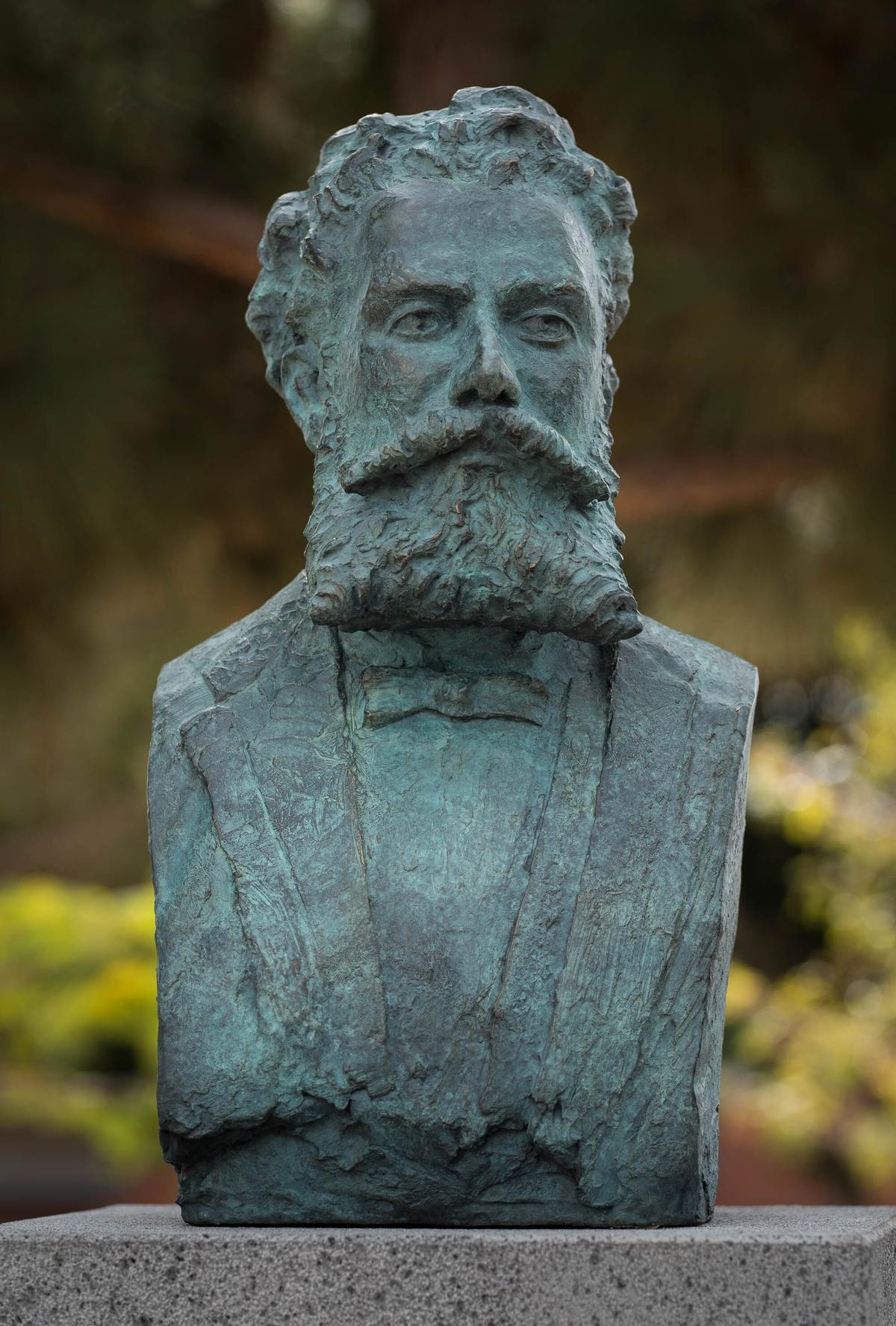 Colocación de un busto en Arona en homenaje a Antonio Domínguez Colocación de un busto en Arona en homenaje a Antonio Domínguez