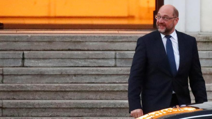 Presiones a Schulz para que apoye a Merkel y evite unas nuevas elecciones