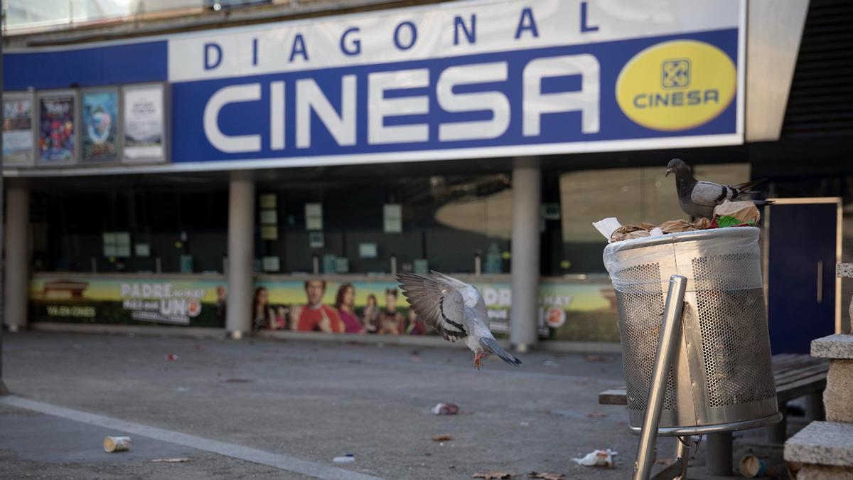 Las salas de cine de CInesa Diagonal de Barcelona, cerradas por la normativa anticovid de noviembre pasado.