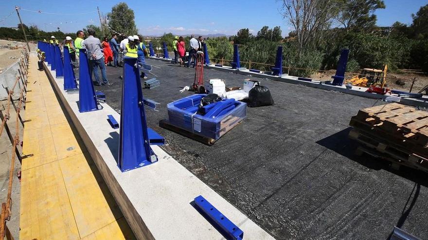 Las obras del puente sobre el río Fahala de Alhaurín el Grande terminarán este mes