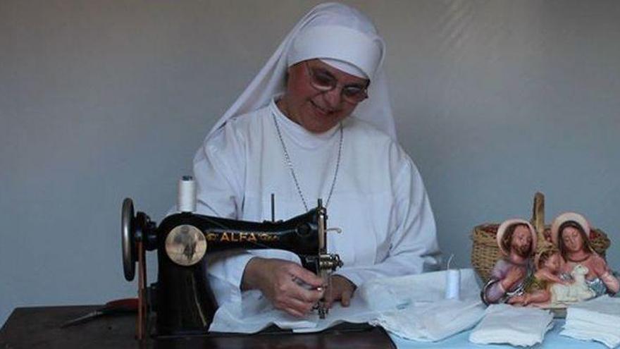 Las Hermanas Misioneras de Cristo de la Vall  fabrican mascarillas contra el coronavirus para la India