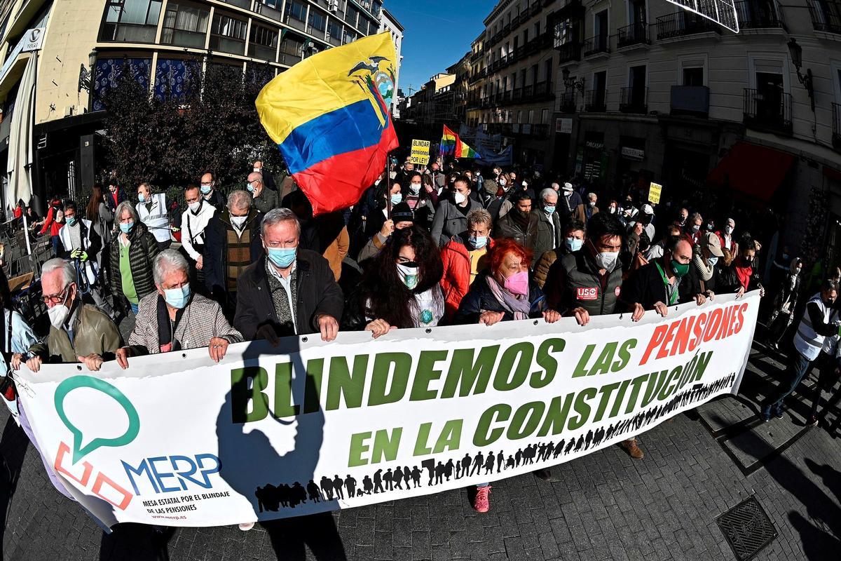 Miles de personas se manifiestan en defensa del sistema público de ...