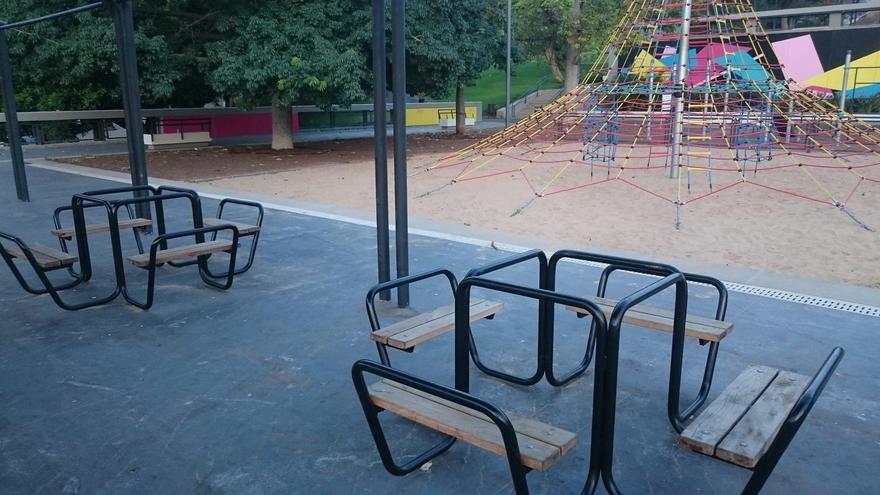 Desaparecen los tableros de las mesas del parque de Las Indias en Santa Cruz de Tenerife