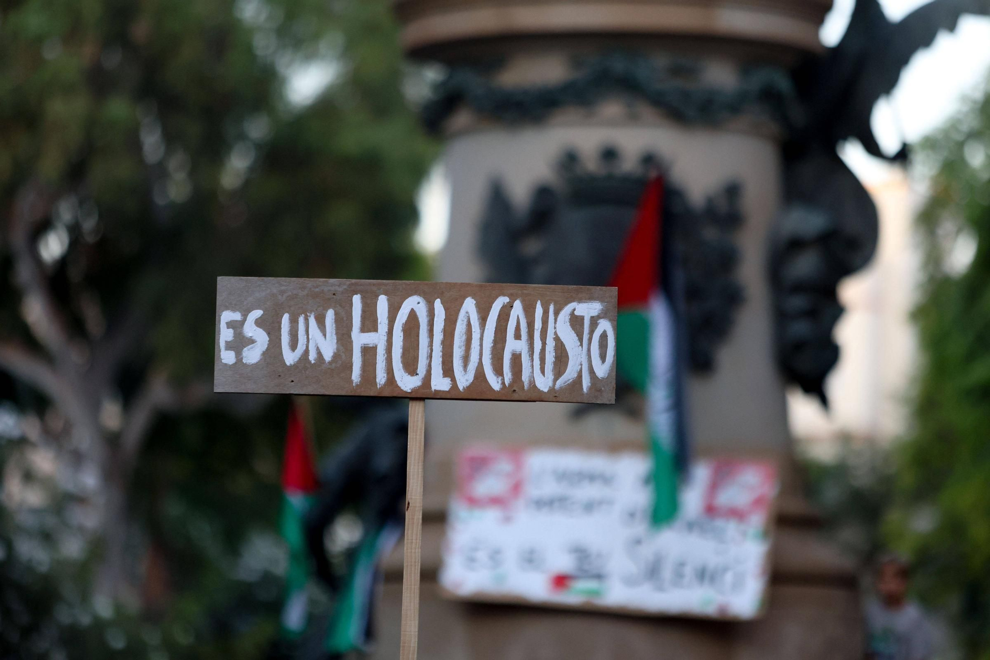 Concentración/Cacerolada convocada por la Plataforma de Solidaridad con el Pueblo Palestino bajo el lema Stop Holocausto Palestino