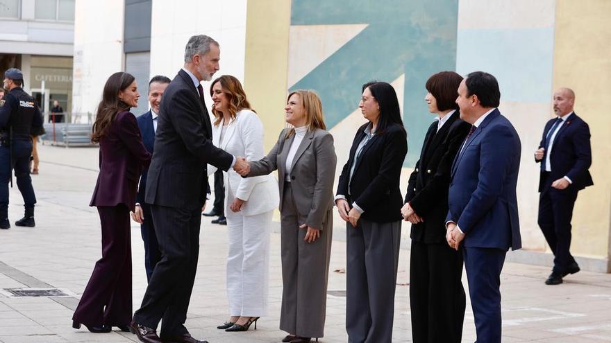 Los Reyes de España visitan el proyecto 'Salvem les fotos' de la UPV