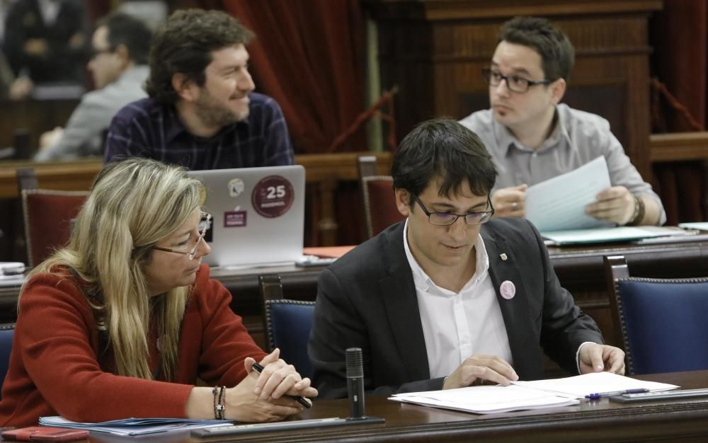 Pleno en el Parlament de día 2 de mayo