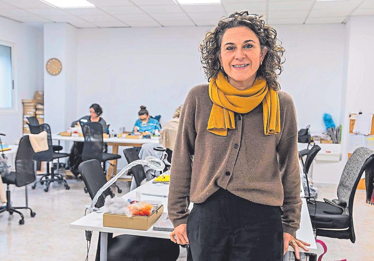 Sandra Vilas no seu obradoiro da rúa García Prieto, en Conxo.