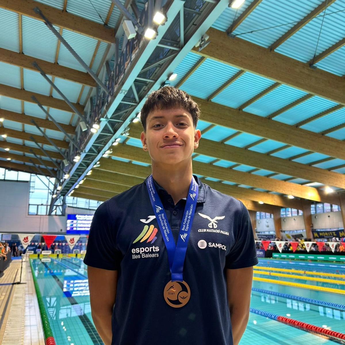 Alejandro Rodríguez, bronce dentro del grupo junior de 17-18 años en 50 mariposa