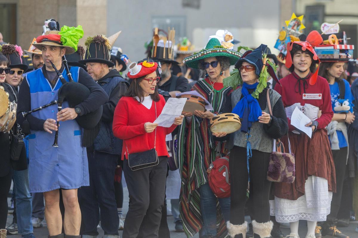 Cientos de personas se dan cita en Conxo para celebrar el Entroido