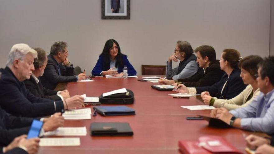 La alcaldesa Orduna presidió la reunión. | AYUNTAMIENTO DE HUESCA