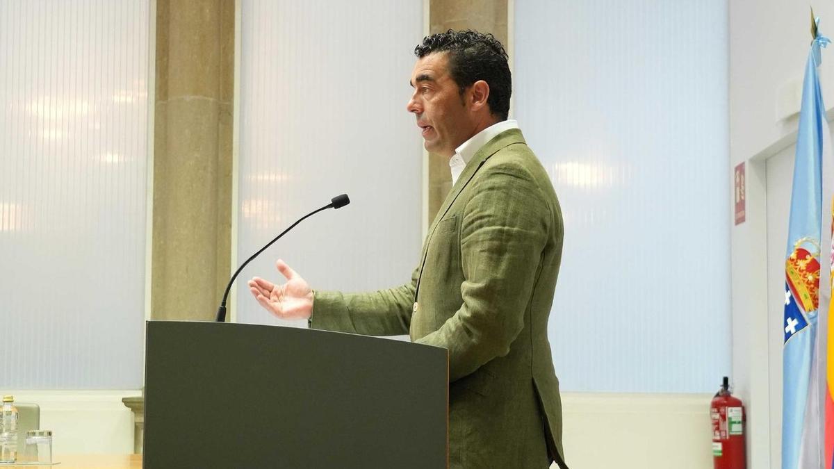 Luis López en la presentación de los acuerdos de la junta de gobierno.