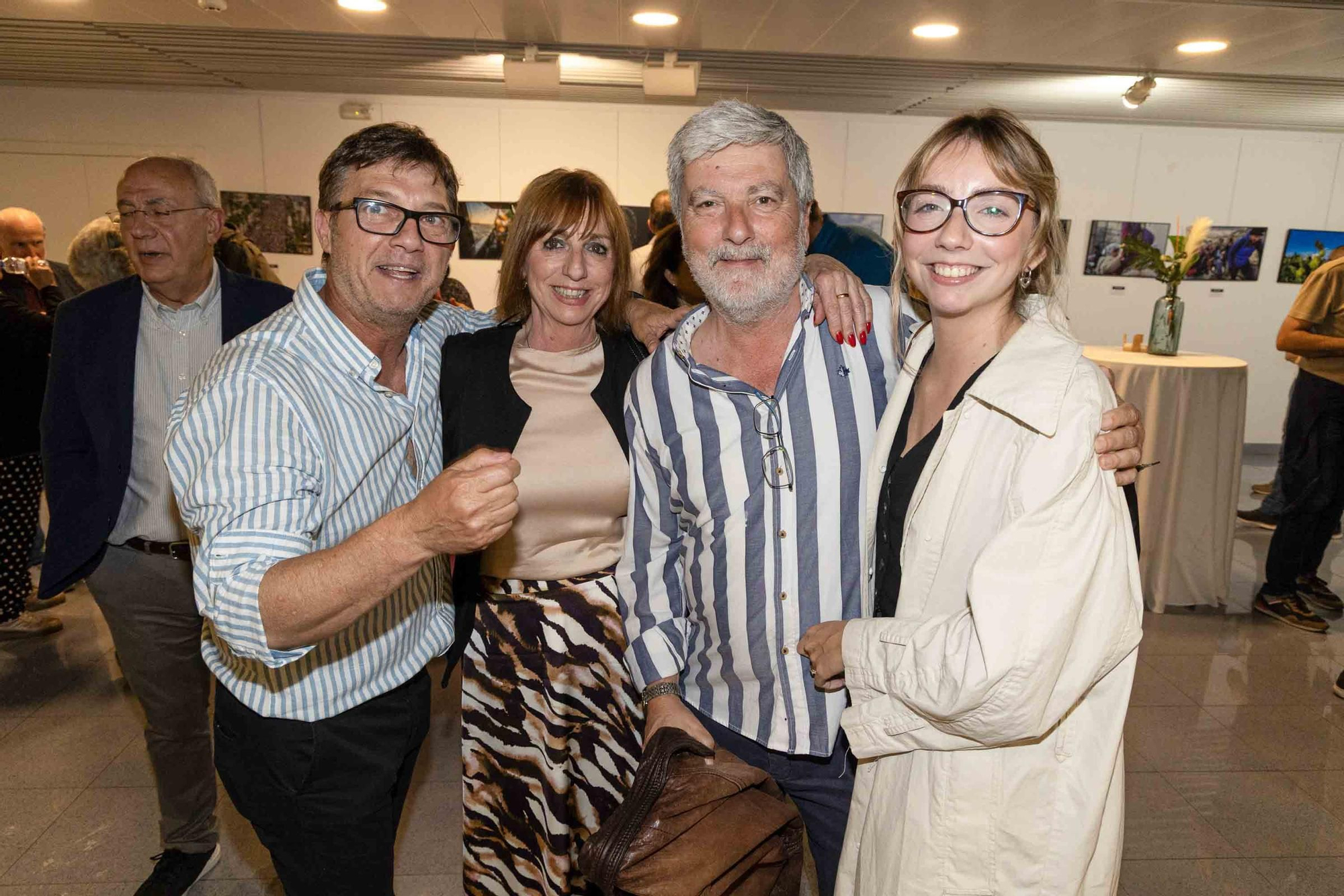 lleno total en la inauguración de INFotoperiodistas 2024,. un año de fotografía de prensa en Alicante