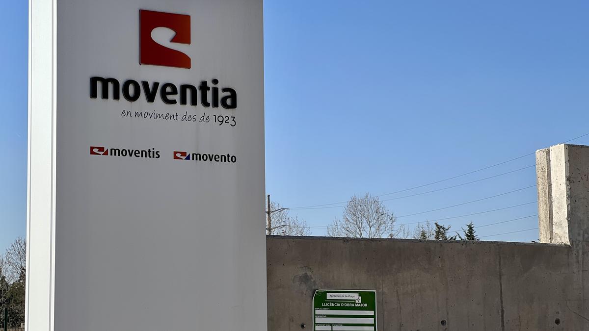 Cartell d'accés a la seu de Moventia a Sant Cugat del Vallès