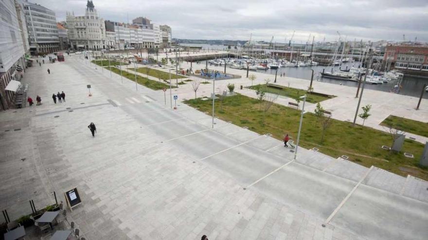 Vista de la explanada de La Marina desde uno de los edificios de galerías.