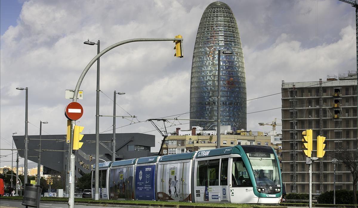 BARCELONA 15 12 2020  TRAM es el nom comercial del tramvia de Barcelona  i que fa servei dins de l  Area Metropolitana de Barcelona  conformat per sis linies en dues xarxes   Fotografia de JOAN CORTADELLAS