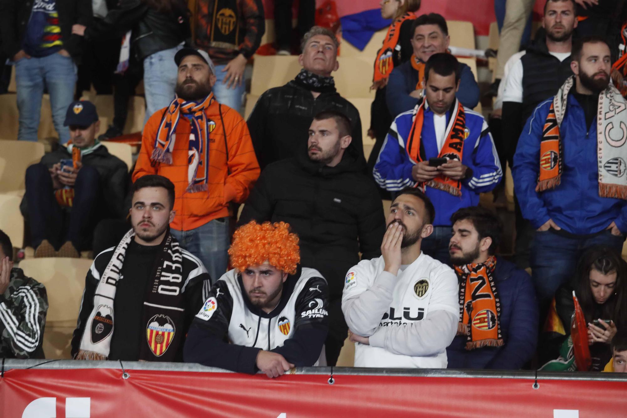 La afición del Valencia CF vibró y sufrió con sus ídolos en Valencia y en Sevilla