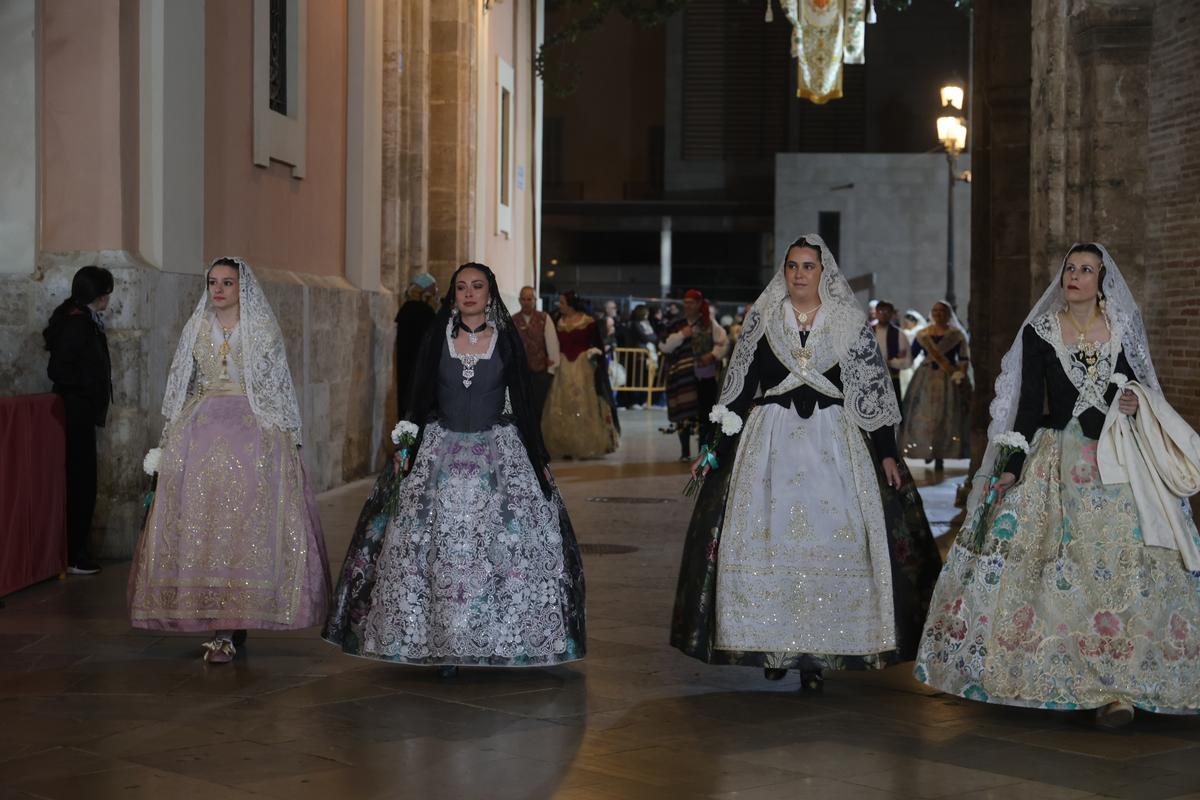 Todas las fotos de la Ofrenda del 18 de marzo por la calle de la Paz hasta las 23:30 horas Todas las fotos de la Ofrenda del 18 de marzo por la calle de la Paz hasta las 23:30 horas