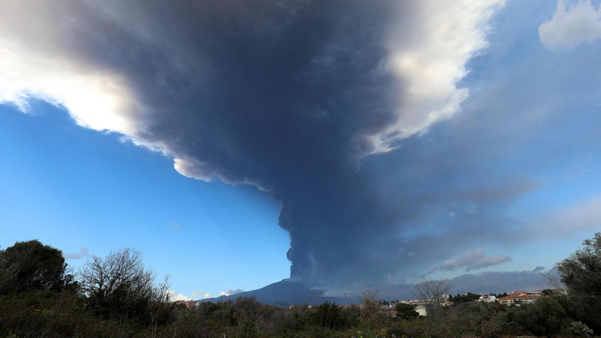 El Etna, de nuevo en erupción.