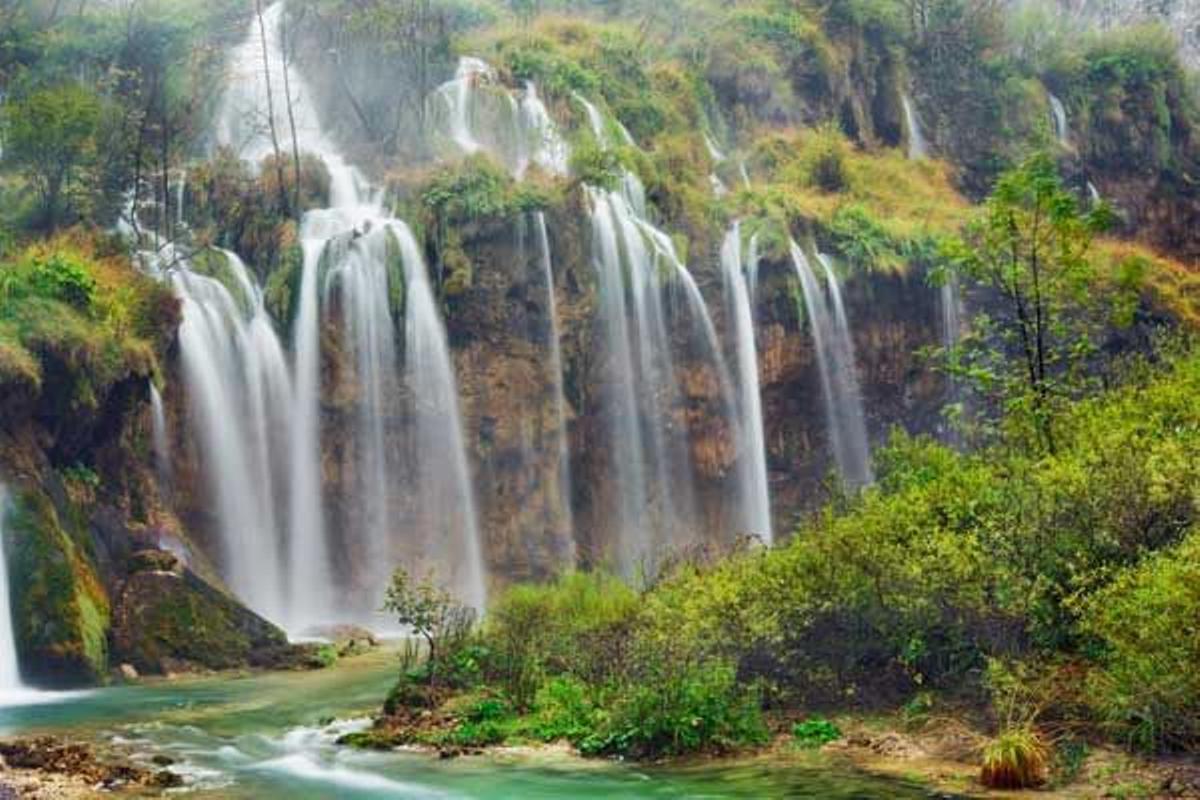 Cascadas en el Parque Nacional de los Lagos de Plitvice.