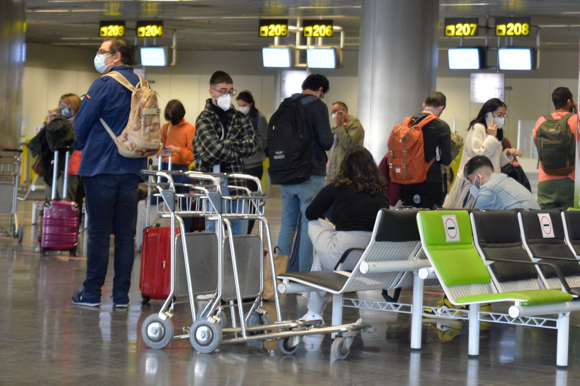 Caos en el aeropuerto de Gran Canaria por las cancelaciones de vuelos a Madrid