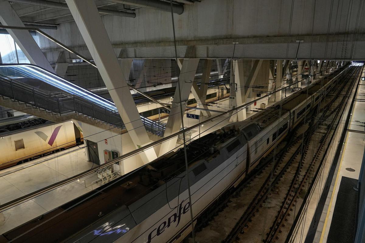 Andenes sin servicio en la estación de Vigo