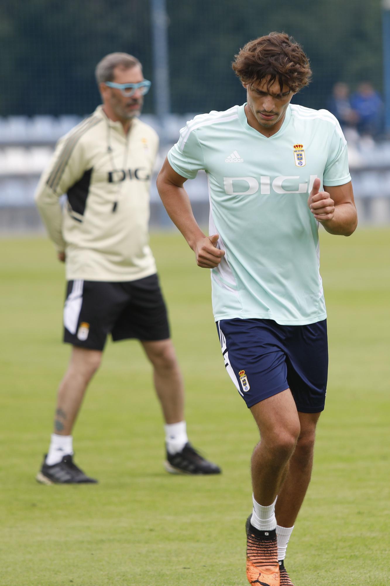 EN IMÁGENES: el primer entrenamiento del Oviedo