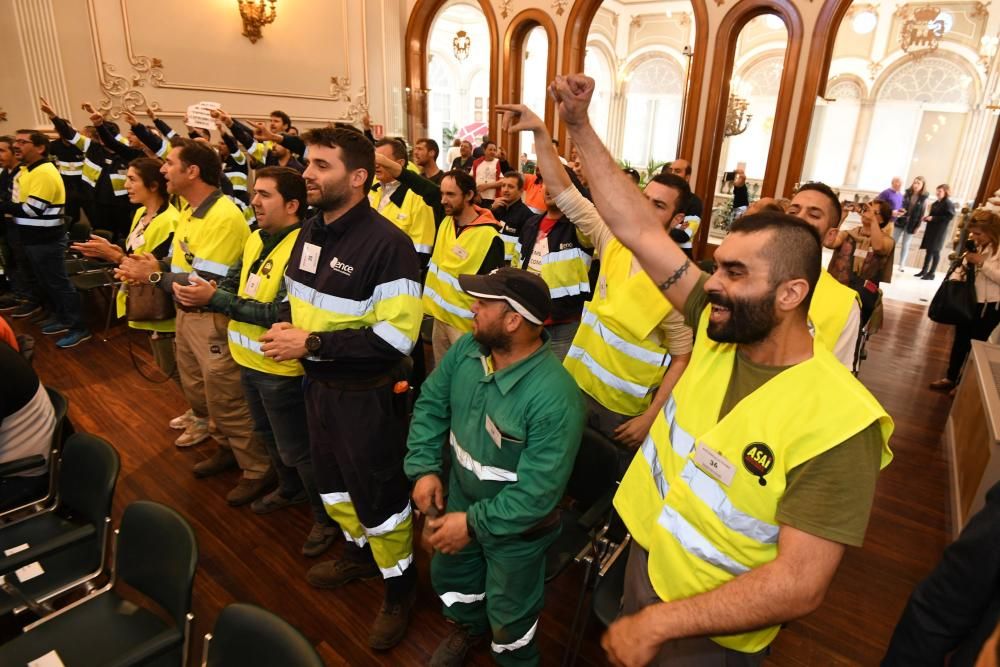 Prórroga de Ence | Los trabajadores de la pastera llevan sus protestas a la Diputación