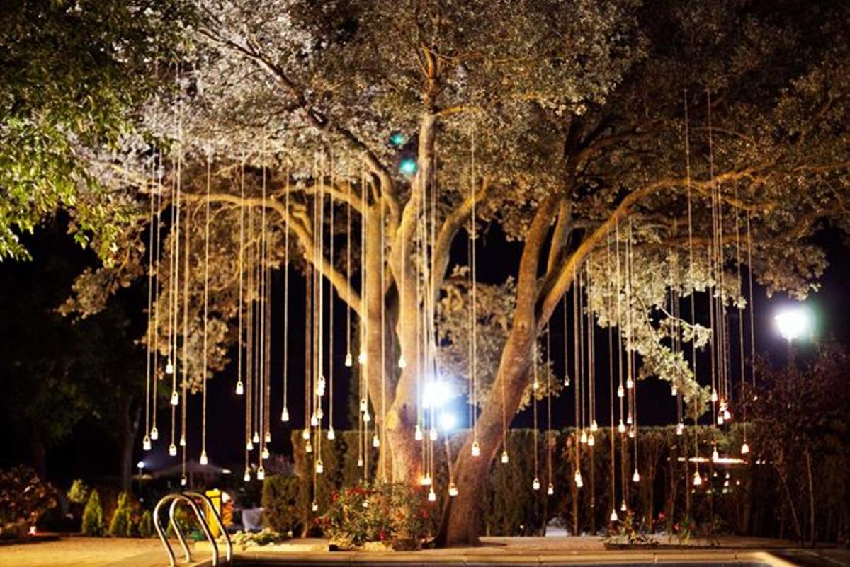 Cómo decorar el jardín del hotel en tu boda: Arlit Velas