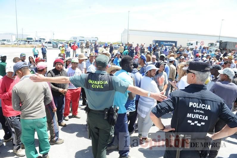 Protesta hortofrutícola en una empresa de El Raal