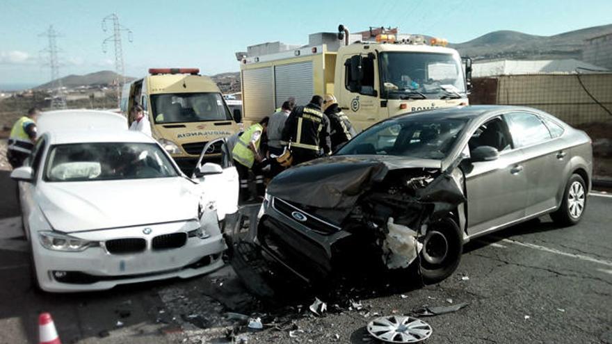 Dos coches implicados en un accidente en Telde