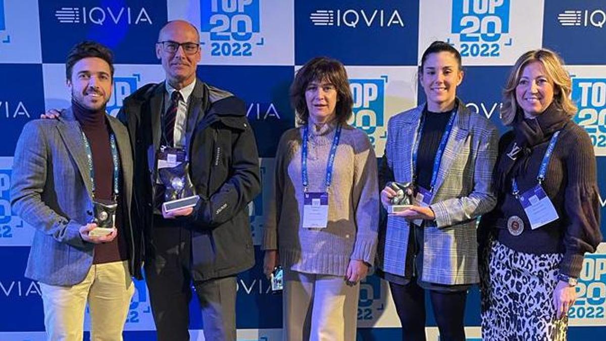 Responsables del centro sanitario del Vinalopó en Elche, recibiendo el galardón Top 20
