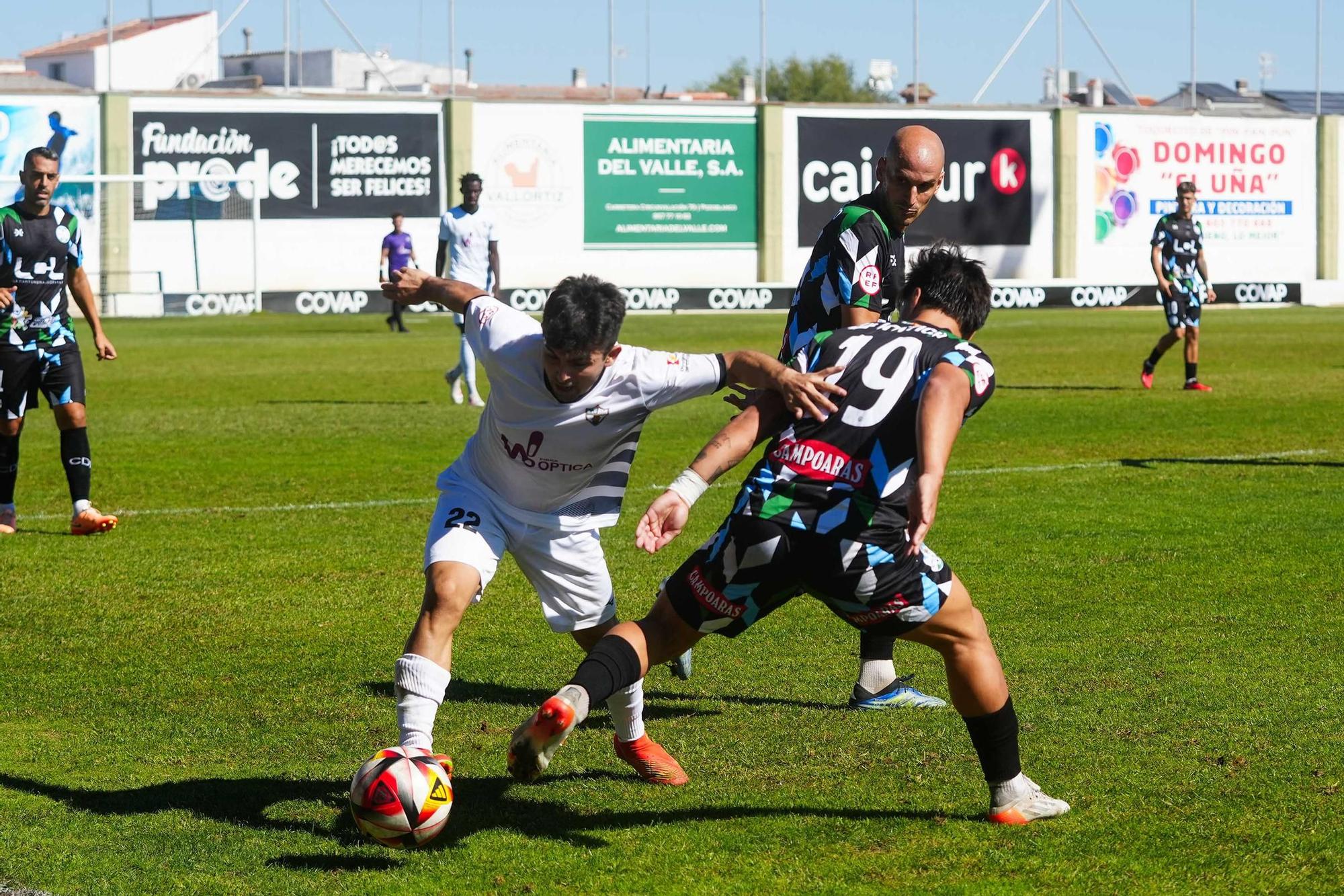 Pozoblanco-Ciudad de Lucena, las imágenes del partido en el Eleuterio Olmo