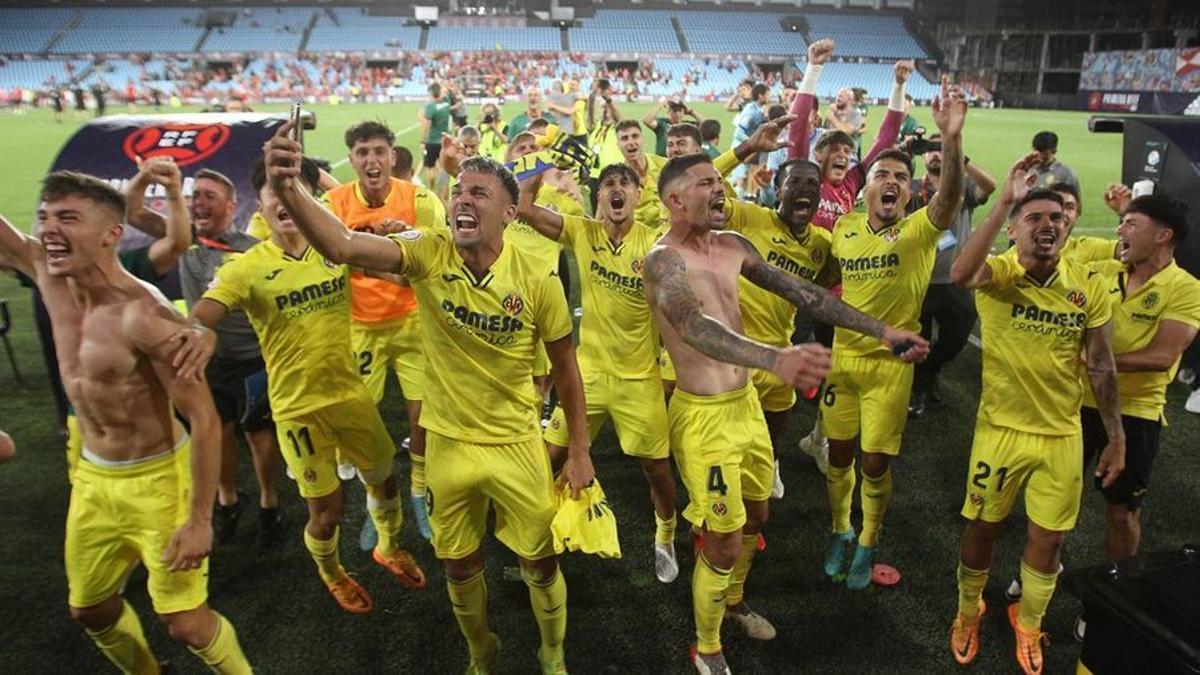 Celebración del ascenso a Segunda A del Villarreal B en Balaídos. / SALVADOR SAS / AGENCIAS