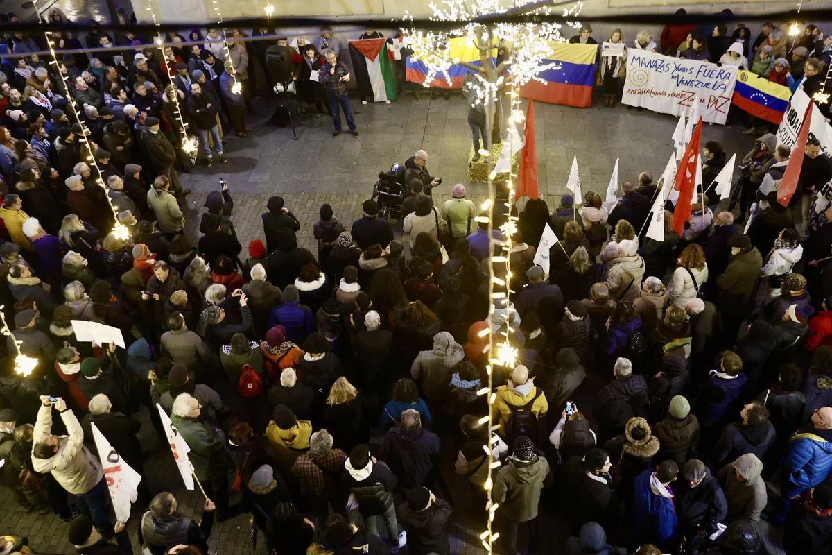 EN IMÁGENES: La manifestación en Gijón contra la intervención de EE UU en Venezuela EN IMÁGENES: La manifestación en Gijón contra la intervención de EE UU en Venezuela