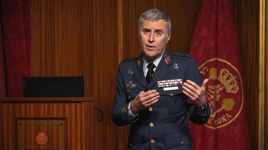 Juan Antonio Ballesta, militar: «Tenemos los medios necesarios para que las Islas estén seguras»