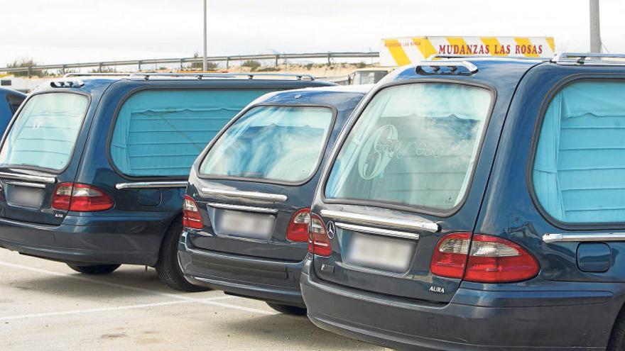 El Ayuntamiento toma posesión de cinco coches fúnebres tras una sentencia
