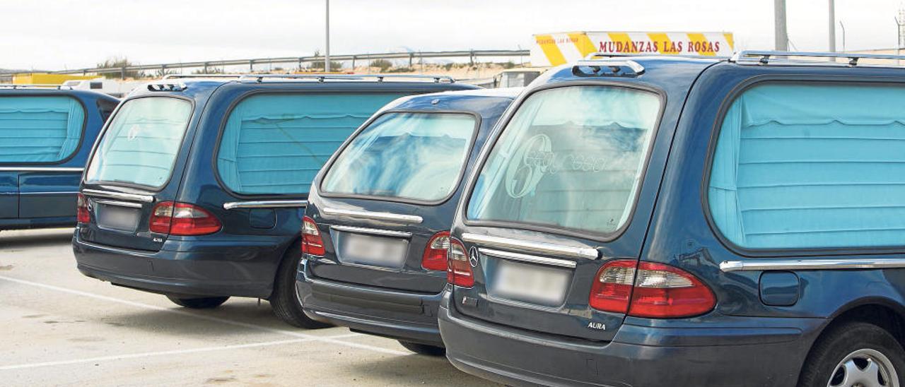 El Ayuntamiento toma posesión de cinco coches fúnebres tras una sentencia