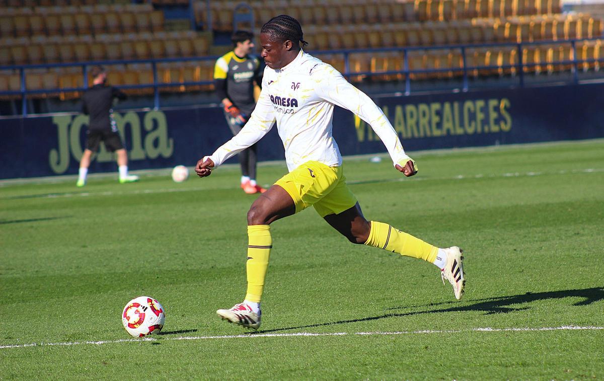 El camerunés es un ariete rápido, intenso y con un fino olfato goleador.
