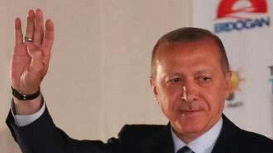 Erdogan es consolida a Turquia i tindrà majoria al Parlament